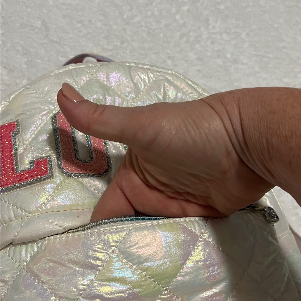 OMG Miss Gwen's ACCESSORIES irridescent white OMBRE HEART LOVE BACKPACK 9"×7 - Picture 3 of 9